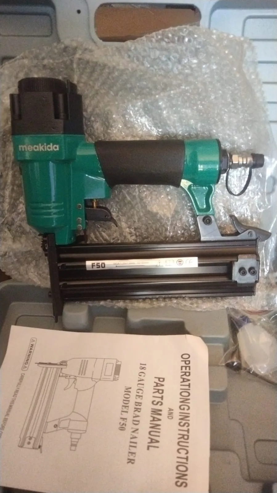 دباسه مسمار meakida